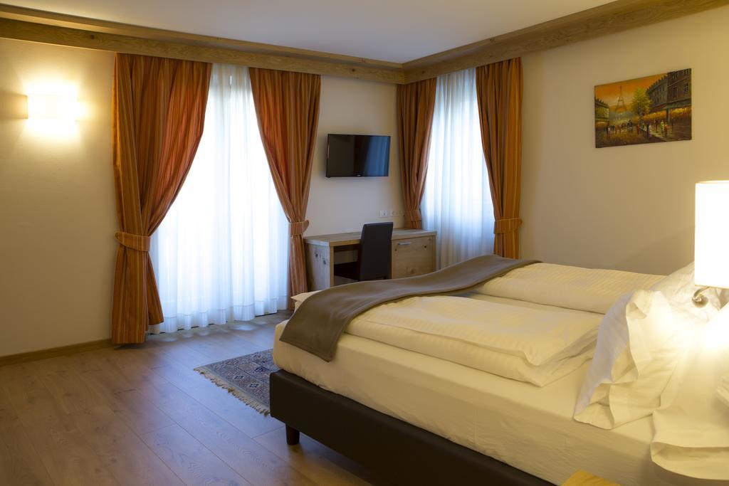 Hotel Collini Pinzolo Exterior photo