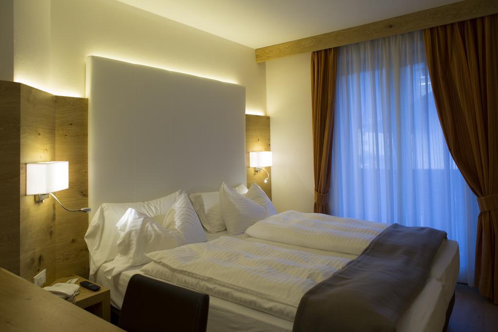 Hotel Collini Pinzolo Exterior photo