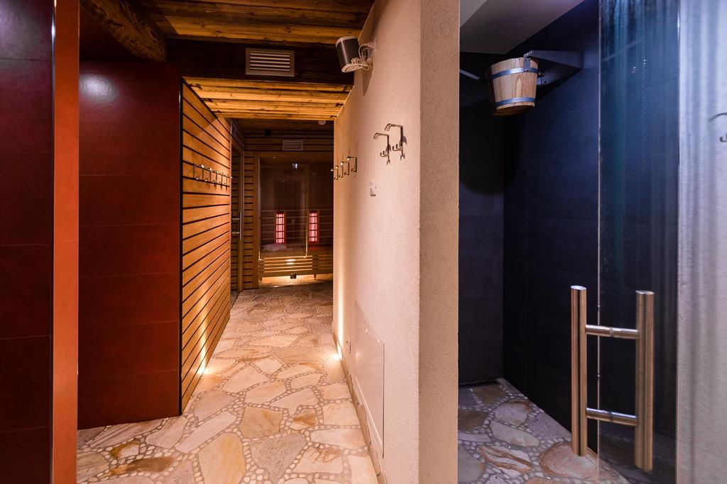 Hotel Collini Pinzolo Exterior photo