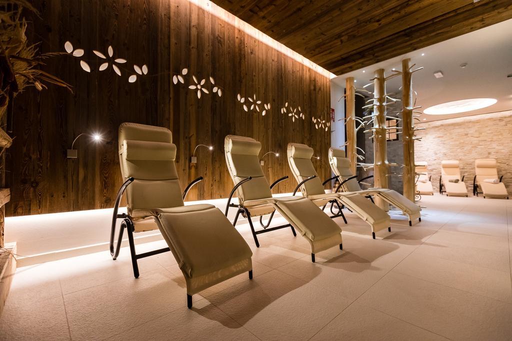 Hotel Collini Pinzolo Exterior photo