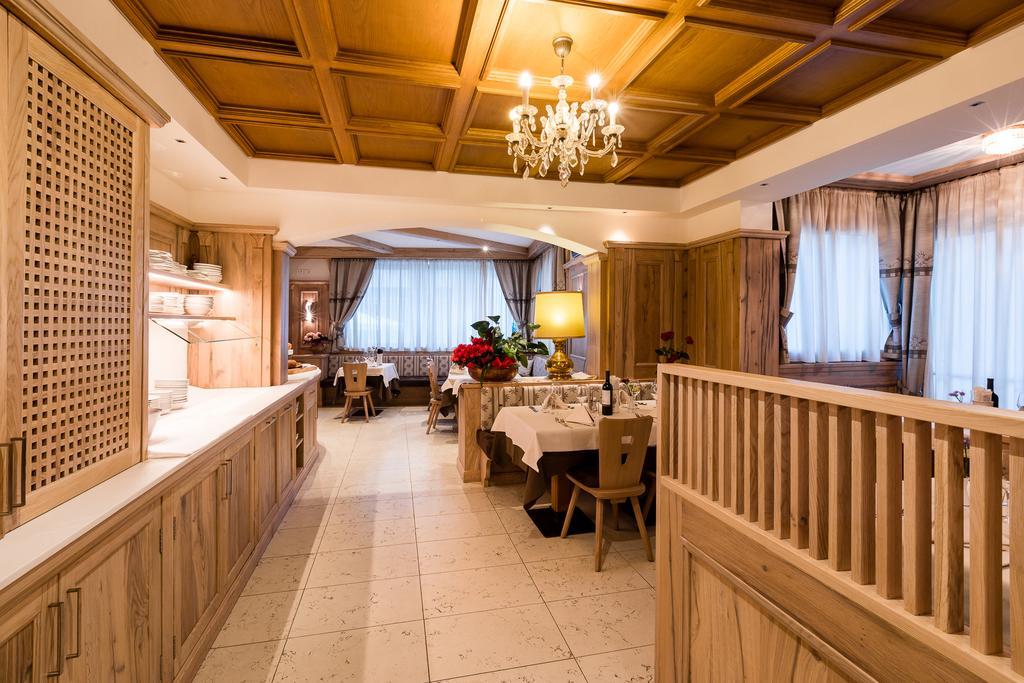 Hotel Collini Pinzolo Exterior photo