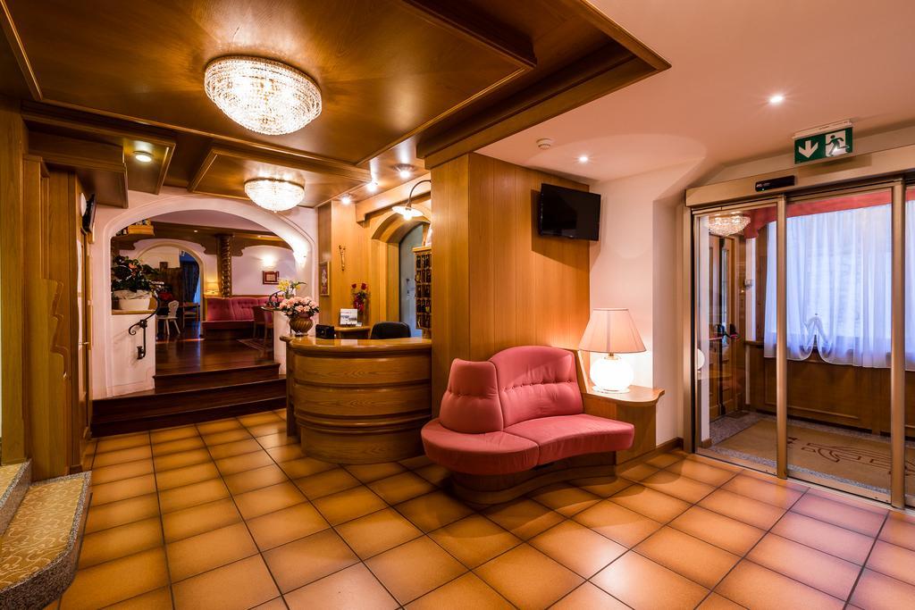 Hotel Collini Pinzolo Exterior photo